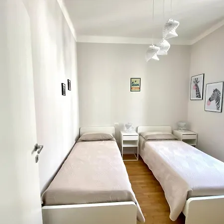 Comoluxhouse- Intero Apartment Como